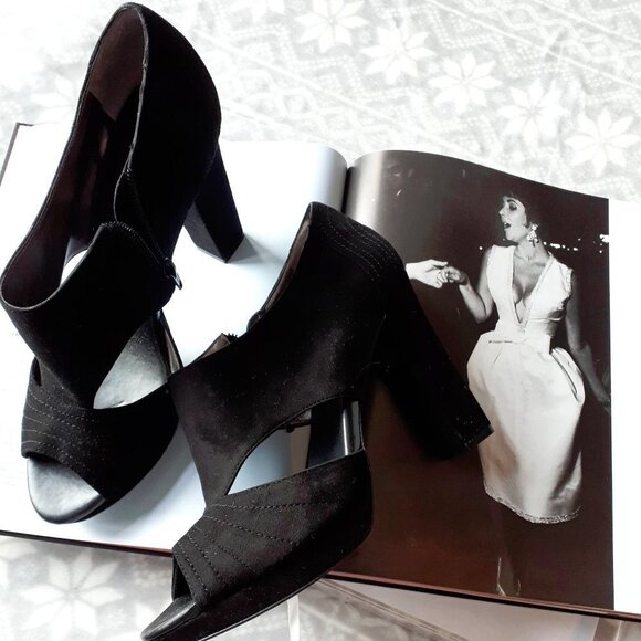 NIB NWT Banana Republic black suede bootie, 10 - Picture 2 of 7